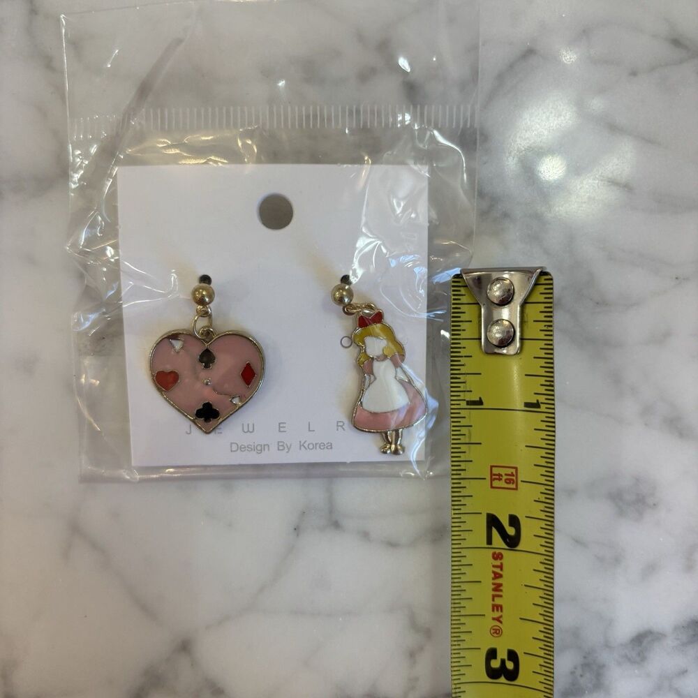 Queen Of Hearts Dangle Enamel Earrings Alice In Wonderland Post Pink Hearts - Picture 8 of 9